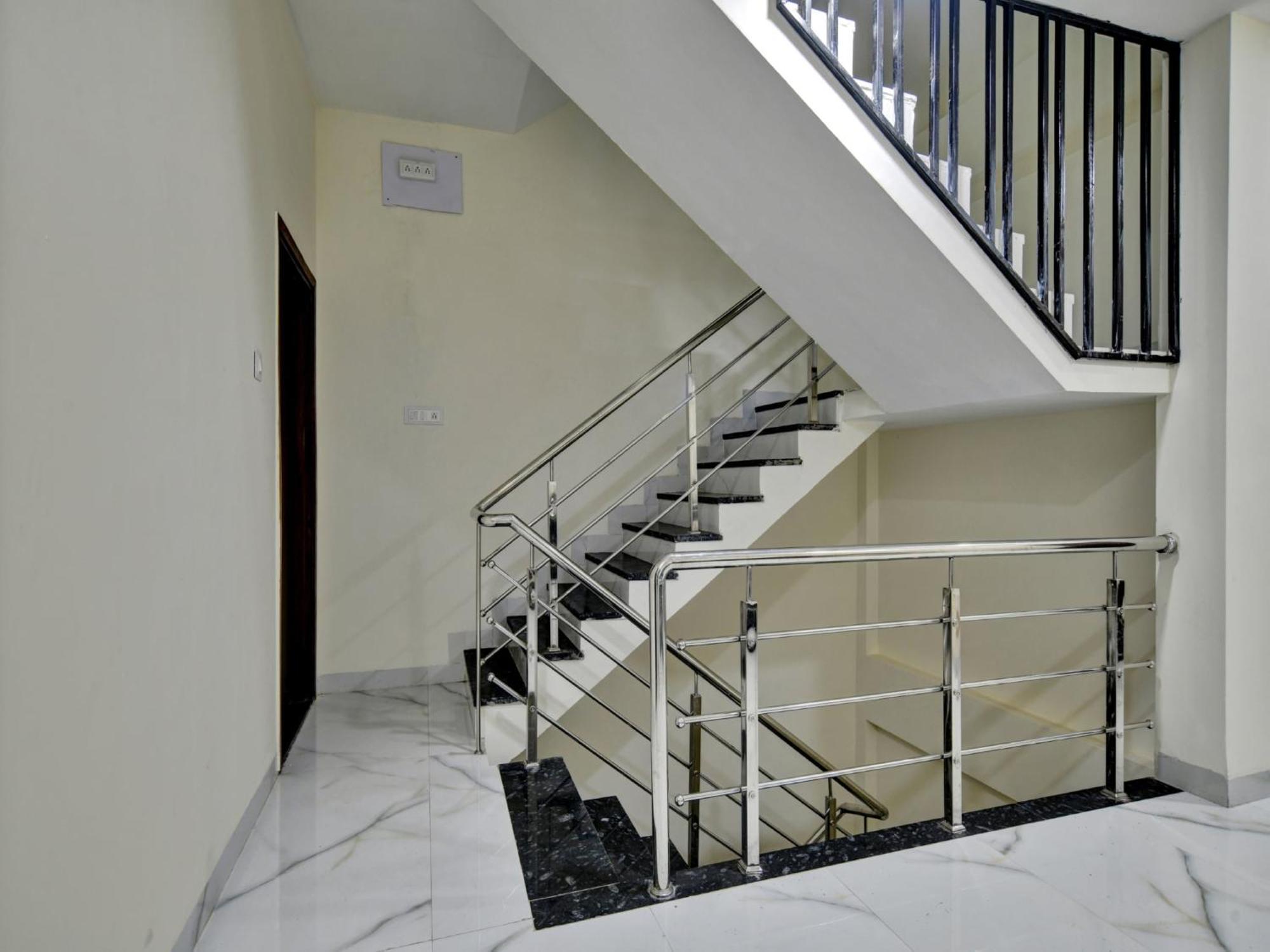 Oyo Hotel Dr Greens อินดอร์ ภายนอก รูปภาพ